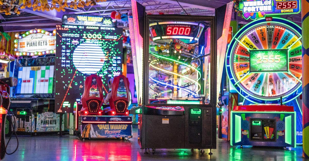 Things To Do https://heavenscabins.icnd-cdn.com/images/thingstodo/Arcade.jpg